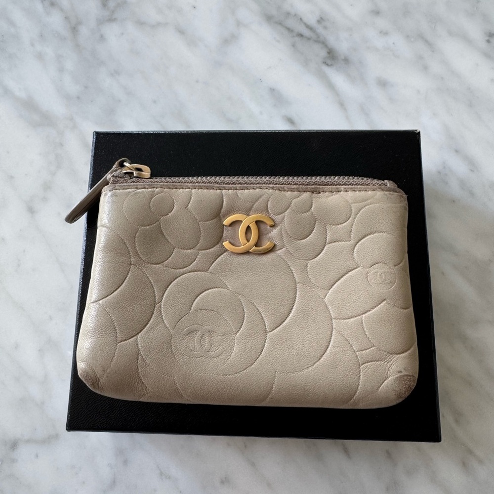 CHANEL Camellia Cream Lambskin Coin Case